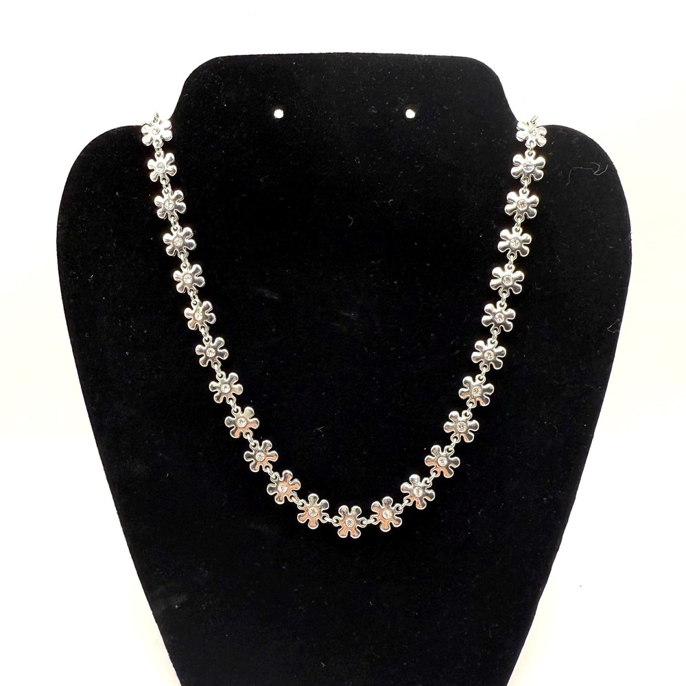 Vintage Silver Tone Floral Necklace – Feminine Statement Costume Jewelry